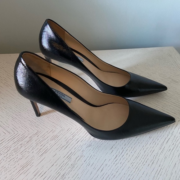 Prada Black Saffiano Vernice Leather Pointed-Toe Pumps size 42 - Picture 1 of 13